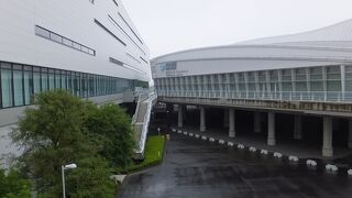 横浜駅から歩いてもたいした距離ではありません。