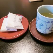 伊藤屋でのお茶菓子が小梅堂でした。