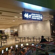 ワイキキ横丁入り口