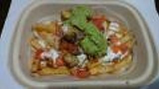 テイクアウトでビーフタコスとナチョフライを購入