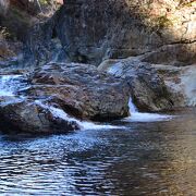 四万川にある四季折々の景色を楽しめる自然溢れる観光地