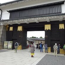 縦横な東大手門