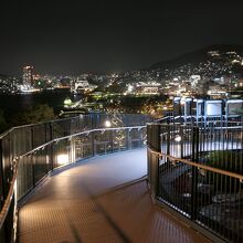 旧グラバー住宅工事中の特設展望デッキと長崎の夜景