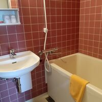 浴室の設備はちょっと古い感じ。