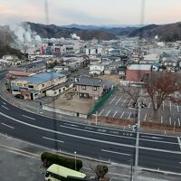 廊下から見た周辺の街並み。