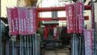 小さなお稲荷様です。