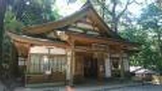 夜の時間帯には夜神楽が行われる場所