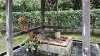 鎌倉十井のひとつの、現役の井戸