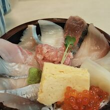 海鮮丼、うまうま。