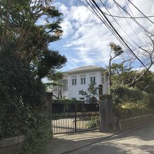 小町通り近くに洋館風の建物
