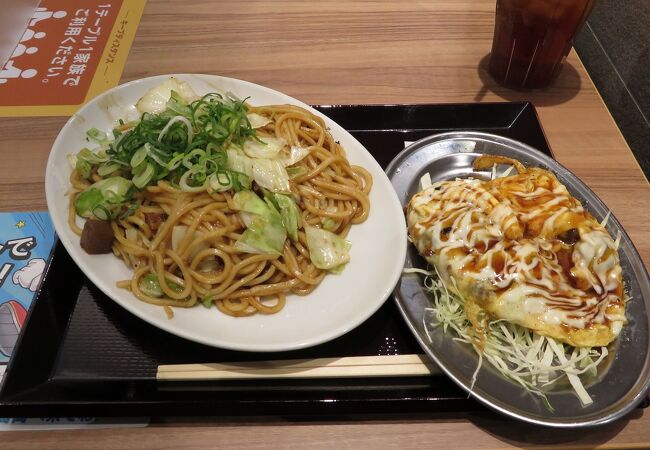 イオンモールのフードコート