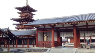 駅から直ぐ、薬師寺