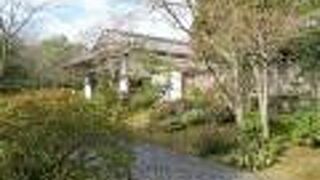 いかにも市の外郭団体といった施設