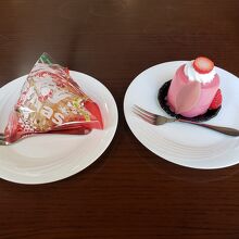 シュークリーム(左)とルビーショコラ