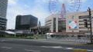 駅に隣接するショッピングビル