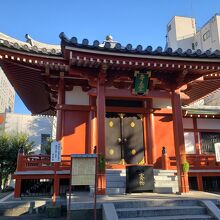 小さいながらも立派なお堂