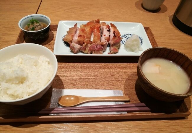 半個室を選ぶよりオープンスペースの方が良い感じです。 