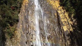 荘厳で神々しい