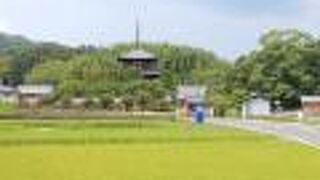 田園と塔の組み合わせが美しい