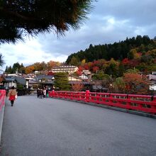 紅葉に赤い欄干が映えていました By Tottoko7777 宮川中橋のクチコミ フォートラベル
