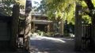 本堂はコンクリート造りです。