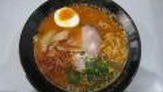 お昼はかなり混みあいます。