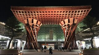 JR金沢駅前のランドマーク