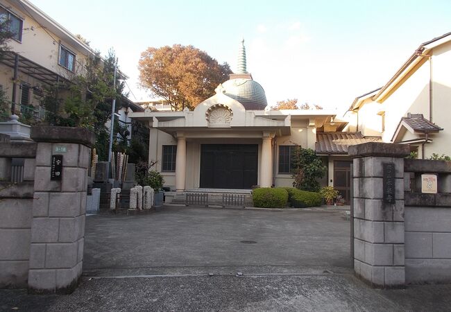 目白坂にある寺の一つです。