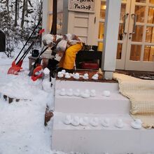 ひよこ雪だるま製造中