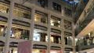 旧東京中央郵便局の場所に建つ高層ビル