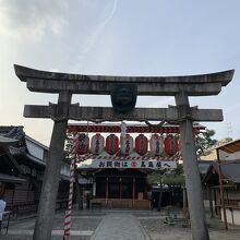 鳥居に恵美須さんのお顔