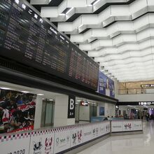 人のいない到着ロビー