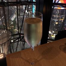 うどん屋さんでスパークリングワインがいただけるのも嬉しい！