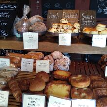 レストランのパンがかえます