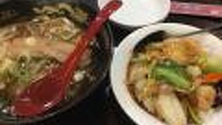 到着ロビーにある中華