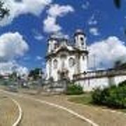 時代に取り残された＝大昔に繁栄した足跡を残す＝日本人が観光で訪れることが（恐らく）無いような、ひっそり・静かなうらぶれた田舎町に佇む教会（サンジョアン・デル・ヘル／ブラジル）