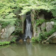 美しい浜松城公園の日本庭園の風景