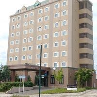 知床斜里駅前、一段高いところに建っています。