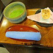 ウェルカムドリンクは抹茶と和菓子