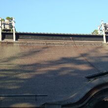 屋根の上に備えた防火用水