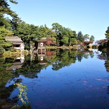 徽軫灯籠と霞ヶ池