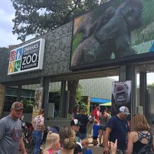 混んでいます。