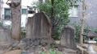 小伝馬町駅からすぐの十思公園内にあります