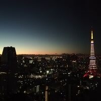 初日の出前の空もと東京タワー