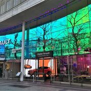 【フランスの店ジオラマ】ルノー  RENAULT パリの16区の市場　1/43 フランスの店ジオラマ】ルノーパリの アンティークディーラー 1/43