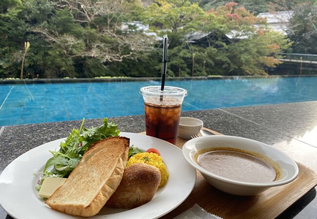 東府や　足湯カフェ