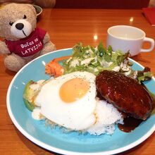 野菜とロコモコライスのプレートです