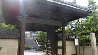 駅近くで女鳥羽川の近く