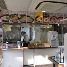 おばちゃんがチャッチャしてくれます