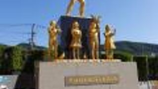 力強さを感じさせる像です